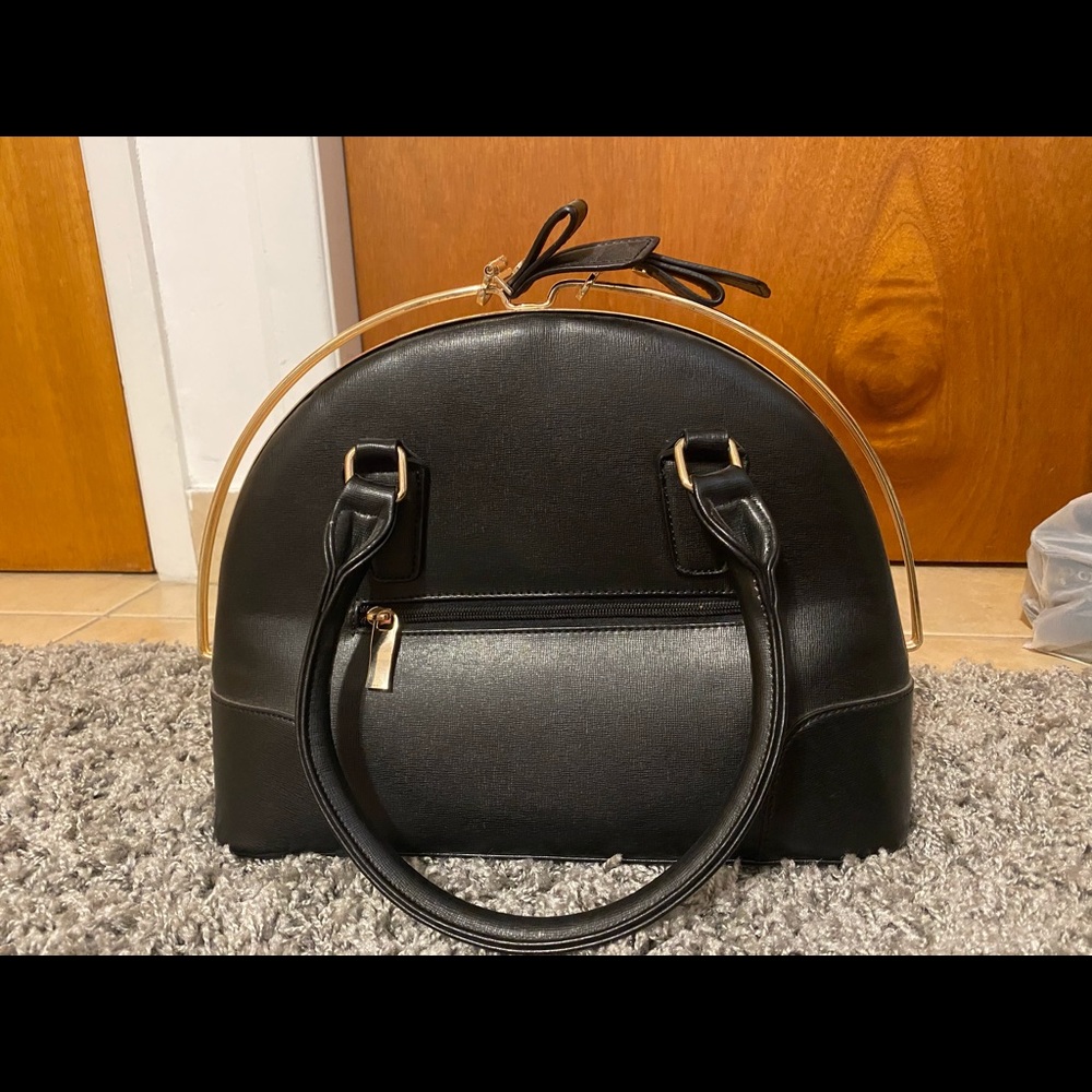 Handbag! Comes with extra strap (body strap)